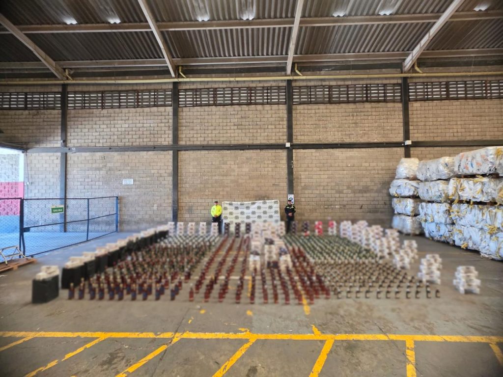 Desmantelan bodega clandestina con licores y cigarrillos de contrabando en el Centro de Barranquilla