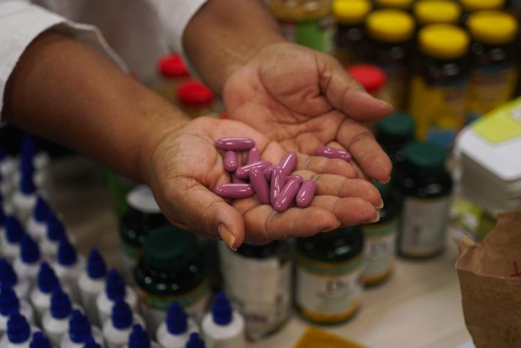 Incautan 21.000 medicamentos sin registro sanitario y sellan locales en Soledad
