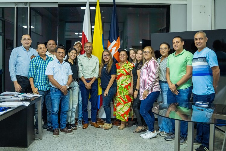 Universidad del Atlántico oficializa nombramiento de 16 colaboradores con hasta 18 años de servicio