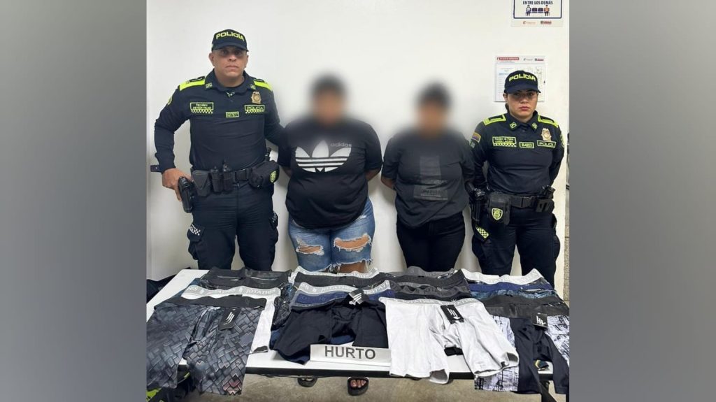 Mujeres capturadas por hurto en Soledad