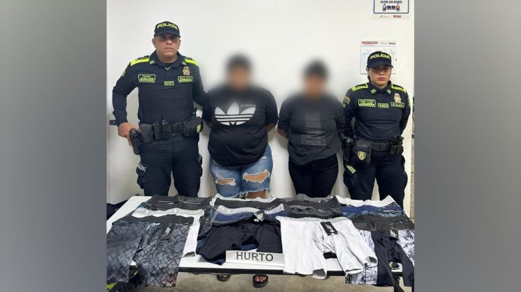 Mujeres capturadas por hurto en Soledad