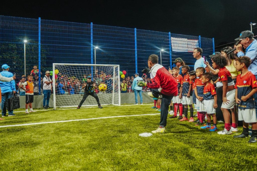 Inician obras del parque Santa María y entregan el Monumental El Happy en Barranquilla