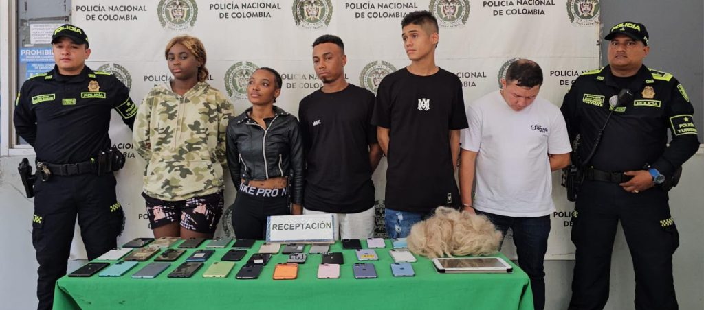 Capturan a cinco presuntos delincuentes con 32 celulares robados en Carnaval en Barranquilla