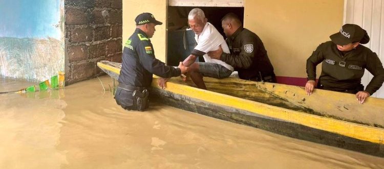 Más de 7.400 personas rescatadas y 7.900 ayudas entregadas tras inundaciones en Antioquia y Córdoba