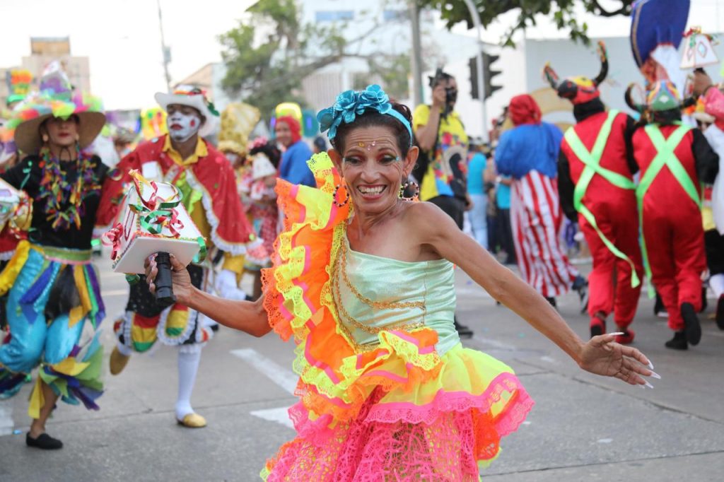 Más de 350 artistas, comparsas con enfoque social, recicladores y funcionarios distritales protagonizarán la apertura oficial del desfile, en una apuesta cultural que exalta la identidad, la inclusión y la sostenibilidad del Carnaval 2026.