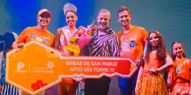 Reina Popular 2026 recibió vivienda propia como premio