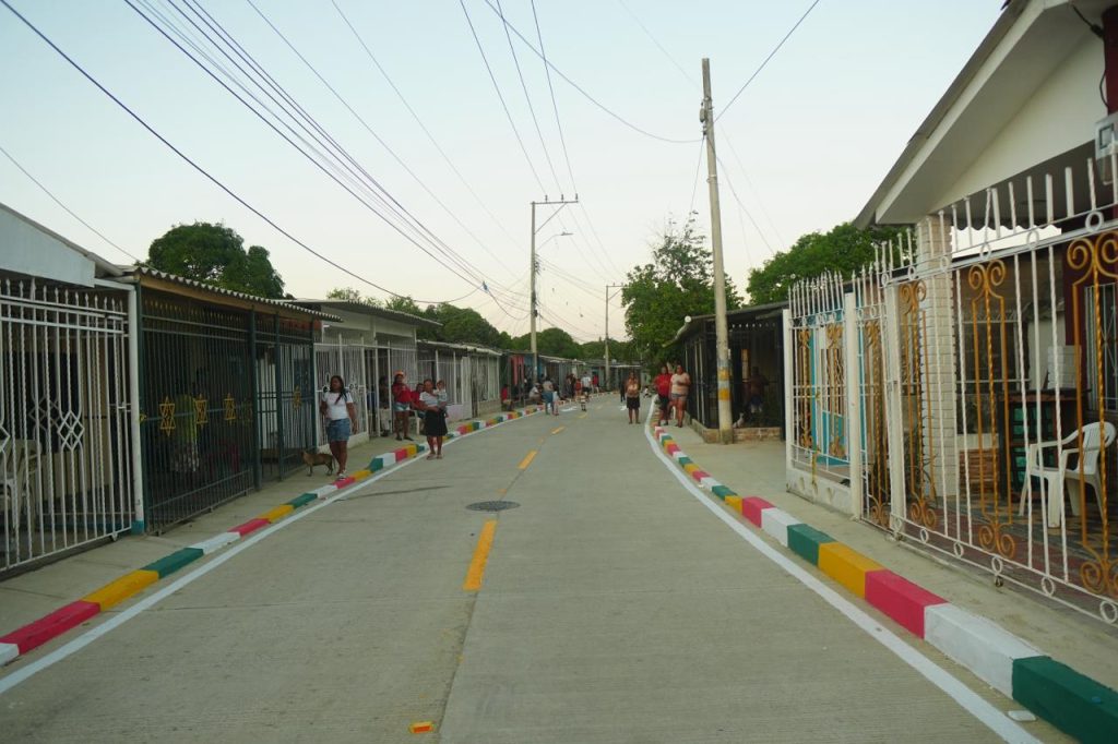 entrega 410 metros de vías pavimentadas en 7 de Abril