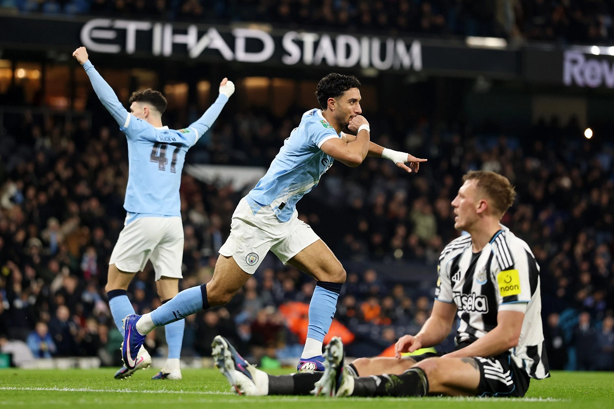 Manchester City golea al Newcastle y alcanza la final de la Copa de la Liga