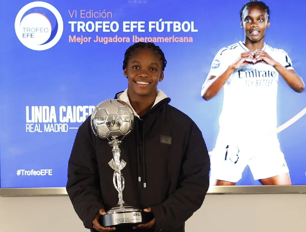 Linda Caicedo recibió el Trofeo EFE a la Mejor Jugadora Iberoamericana del 2025