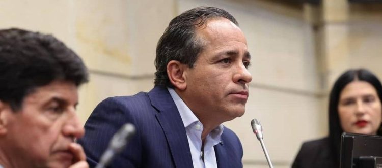Corte Constitucional ordena reintegro de Alexander López Maya al Senado tras descartar doble militancia