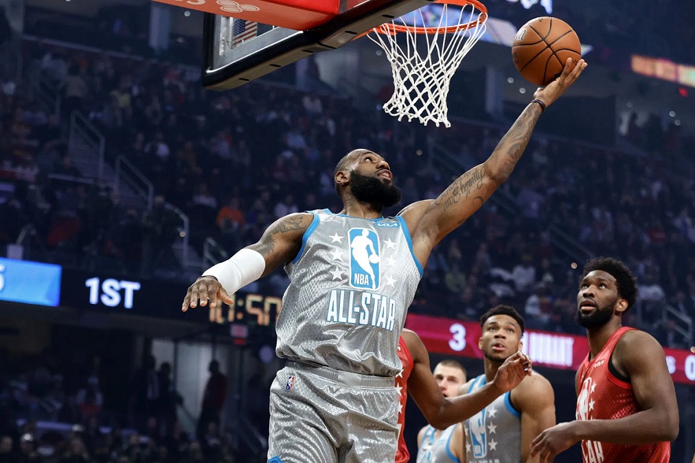 LeBron James vuelve a ser All-Star y amplía su histórico récord