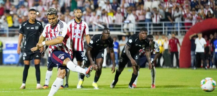 Teo, en la agonía, le dio el triunfo 2–1 a Junior sobre América