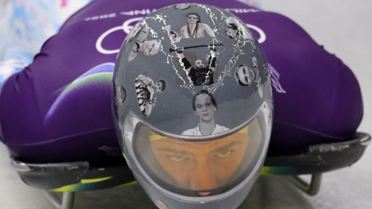 Juegos Olímpicos de Invierno: atleta ucraniano descalificado por casco con imagen de muertos en guerra