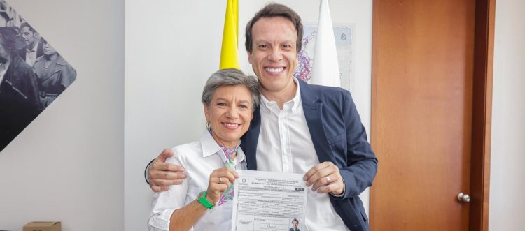 Claudia López inscribe su candidatura presidencial y confirma a Leonardo Huerta como fórmula vicepresidencial