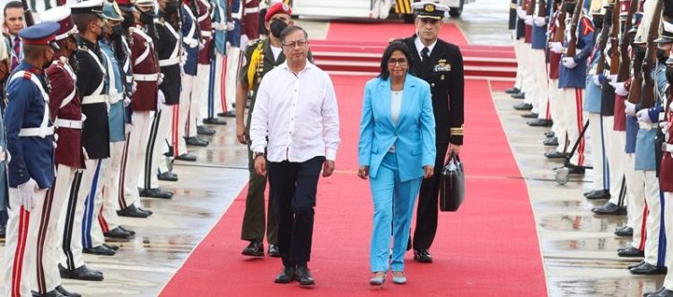 Posponen reunión entre Gustavo Petro y Delcy Rodríguez prevista en la frontera colombo-venezolana