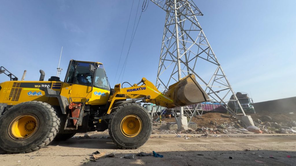 Distrito retira 54 metros cúbicos de basura en punto crítico de la calle 17 en Barranquilla
