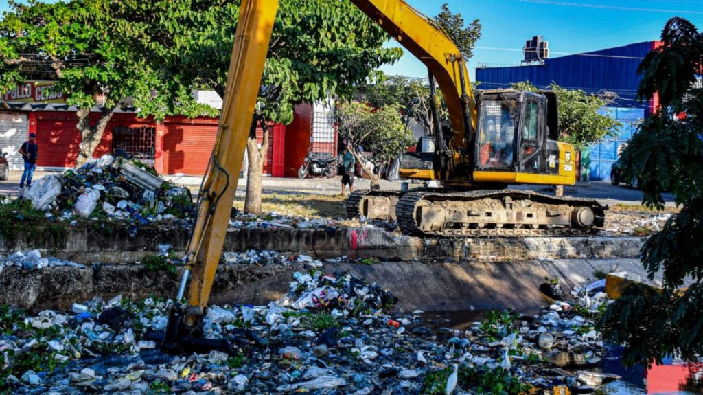 Distrito limpia más de 5.000 metros de caños en Barranquilla y retira más de 15.000 toneladas de residuos