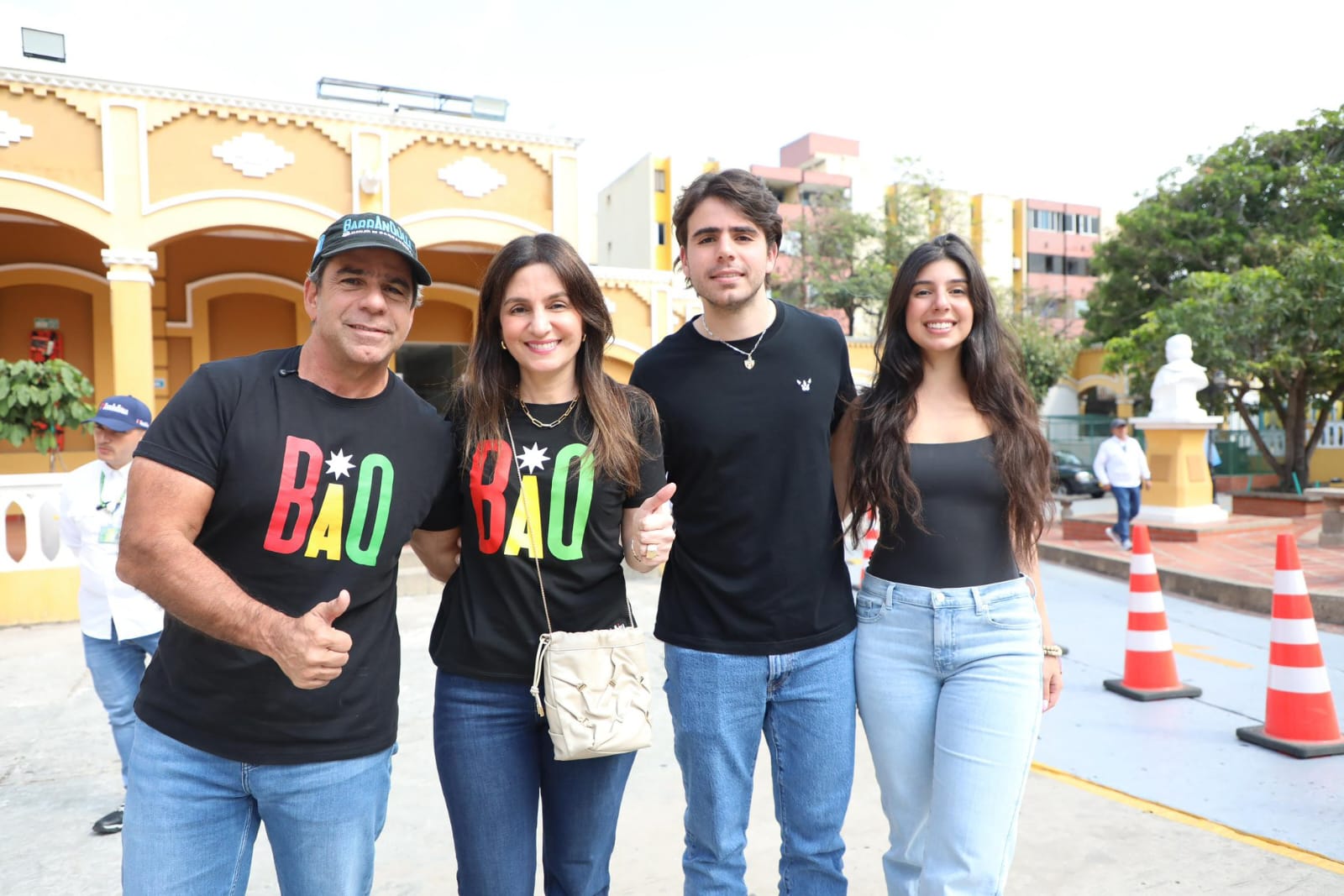 Alejandro Char invita a los barranquilleros a participar en las elecciones tras ejercer su derecho al voto