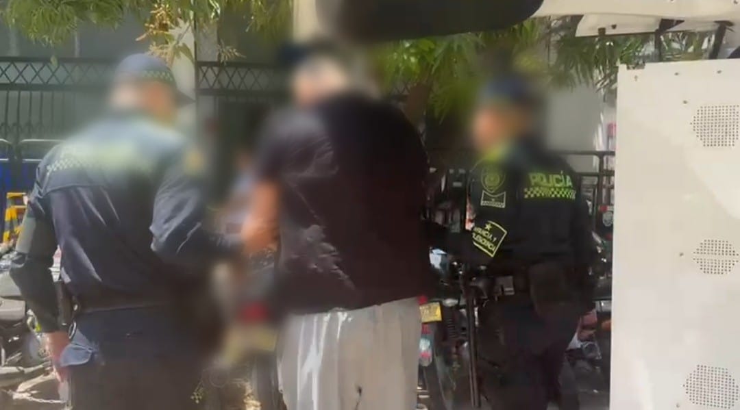 Capturan a estadounidense y a una mujer por presunta explotación sexual de menor en hotel de Barranquilla