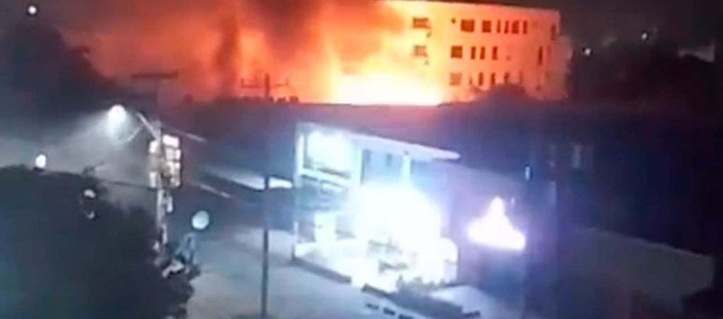 Incendio destruye almacén en el norte de Barranquilla durante la madrugada