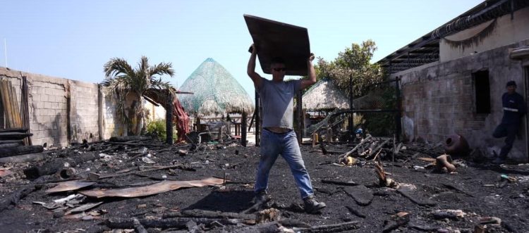 Incendio en Las Flores arrasó con dos tradicionales restaurantes: pérdidas superarían los $2.000 millones