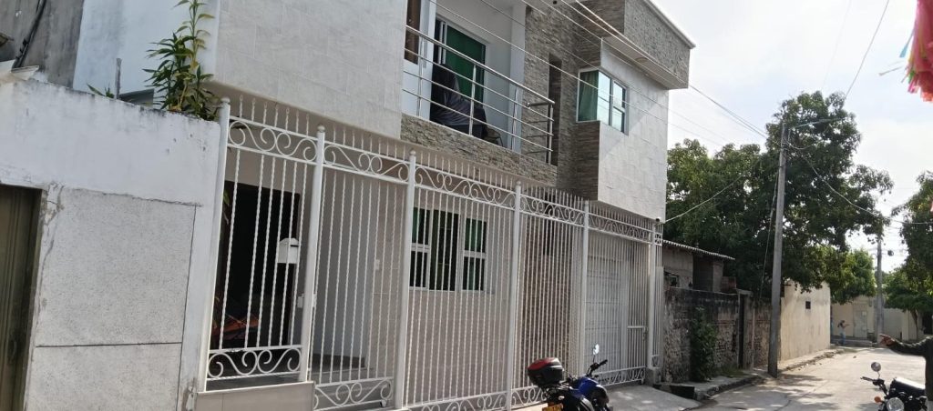 Siete hombres armados roban cerca de $100 millones en vivienda de Santo Tomás