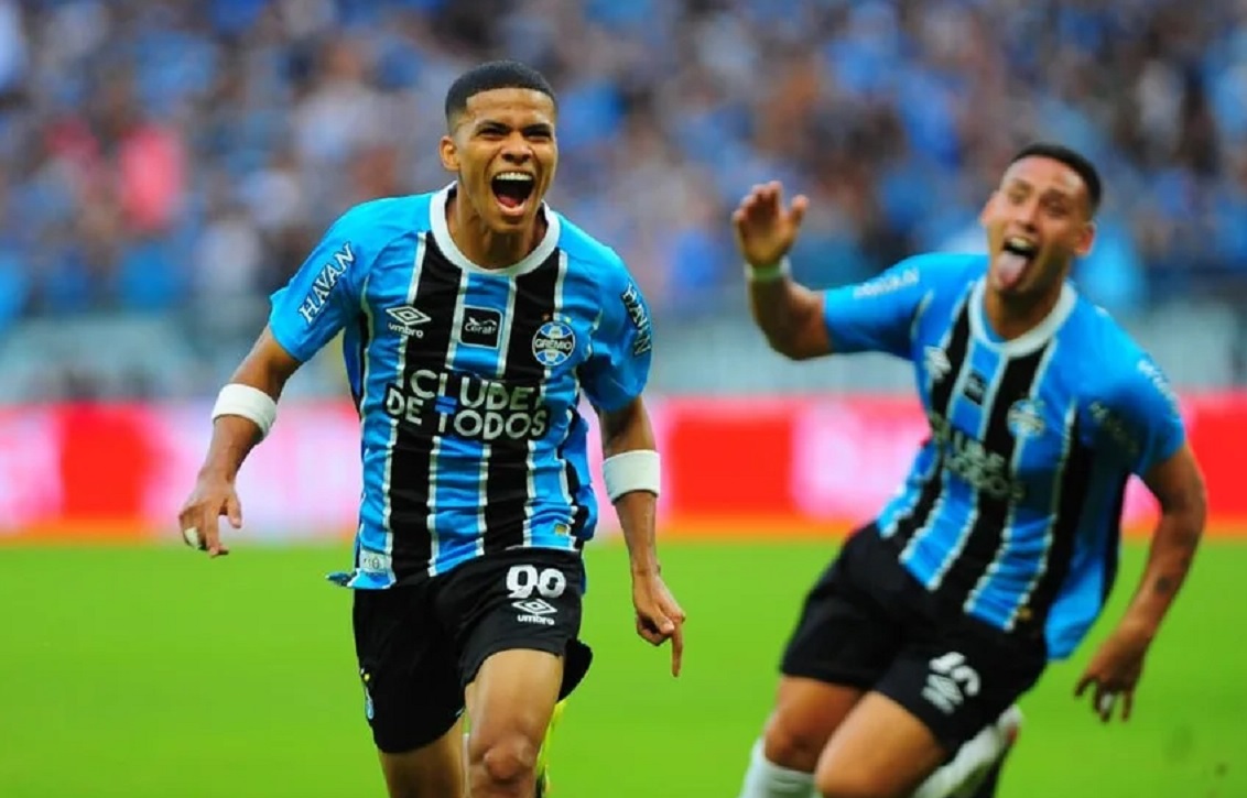 Golazo de José Enamorado en la victoria del Gremio sobre el Inter, en partido de ida por el campeonato Gaúcho