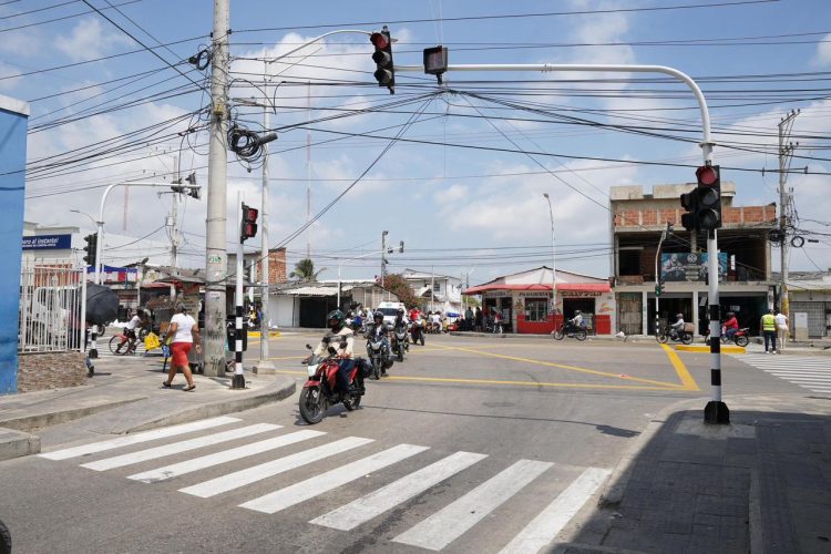 Nuevo semáforo en la Cordialidad y cambios viales en Barrio Abajo y El Golf buscan mejorar la movilidad en Barranquilla