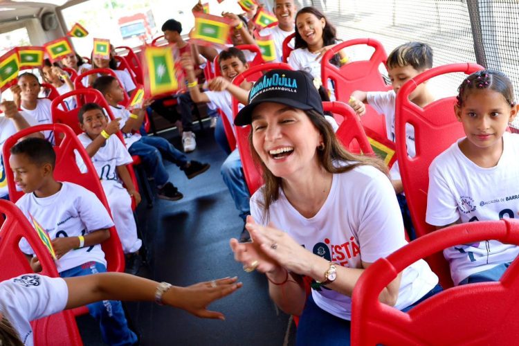 Niños rescatados del trabajo infantil recorren Barranquilla en jornada cultural por el mes de la niñez