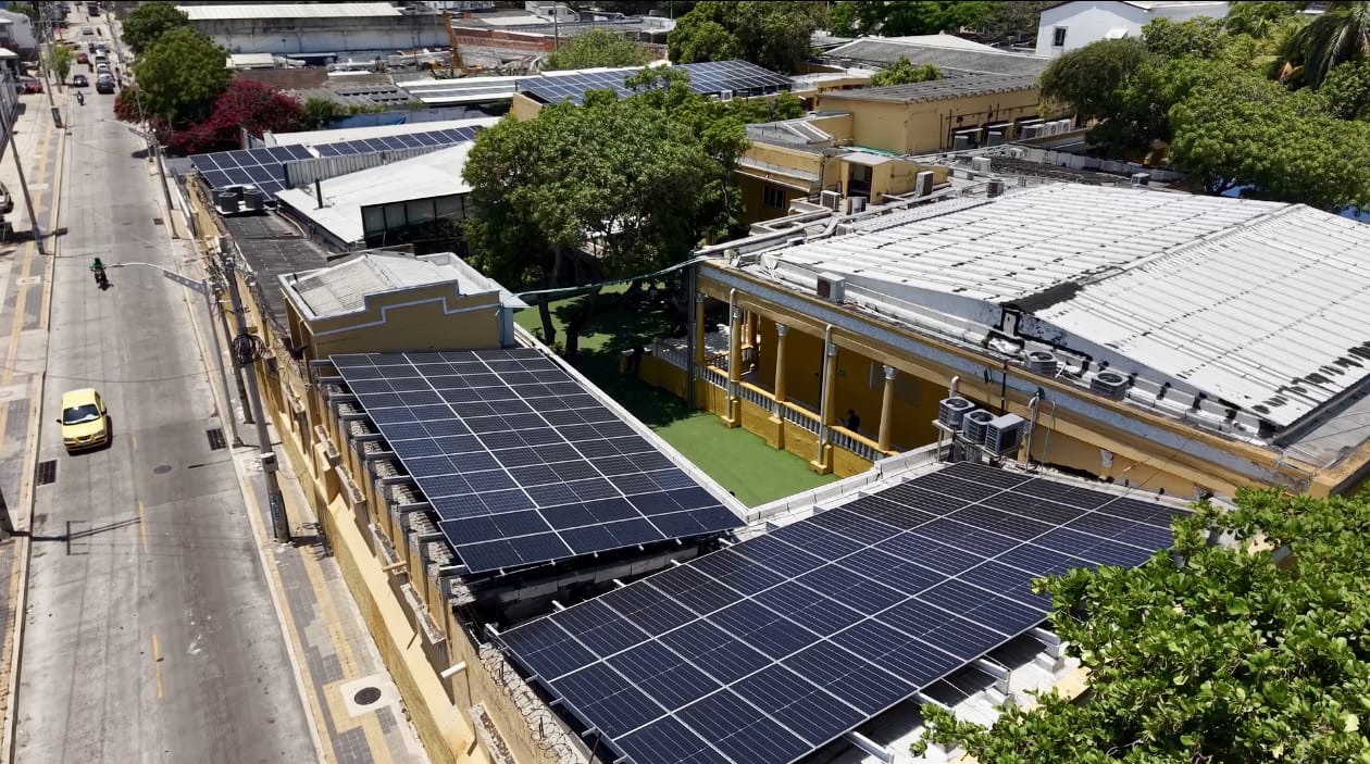 IUB estrena sistema de energía solar y Barranquilla fortalece su apuesta por la transición energética