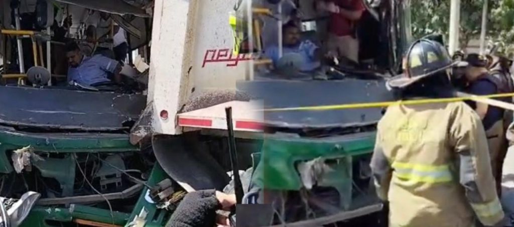 Conductor de bus queda atrapado tras fuerte choque en la Vía 40, en Barranquilla