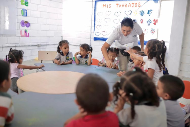 212 docentes del Atlántico logran ascenso y mejora salarial tras proceso de evaluación