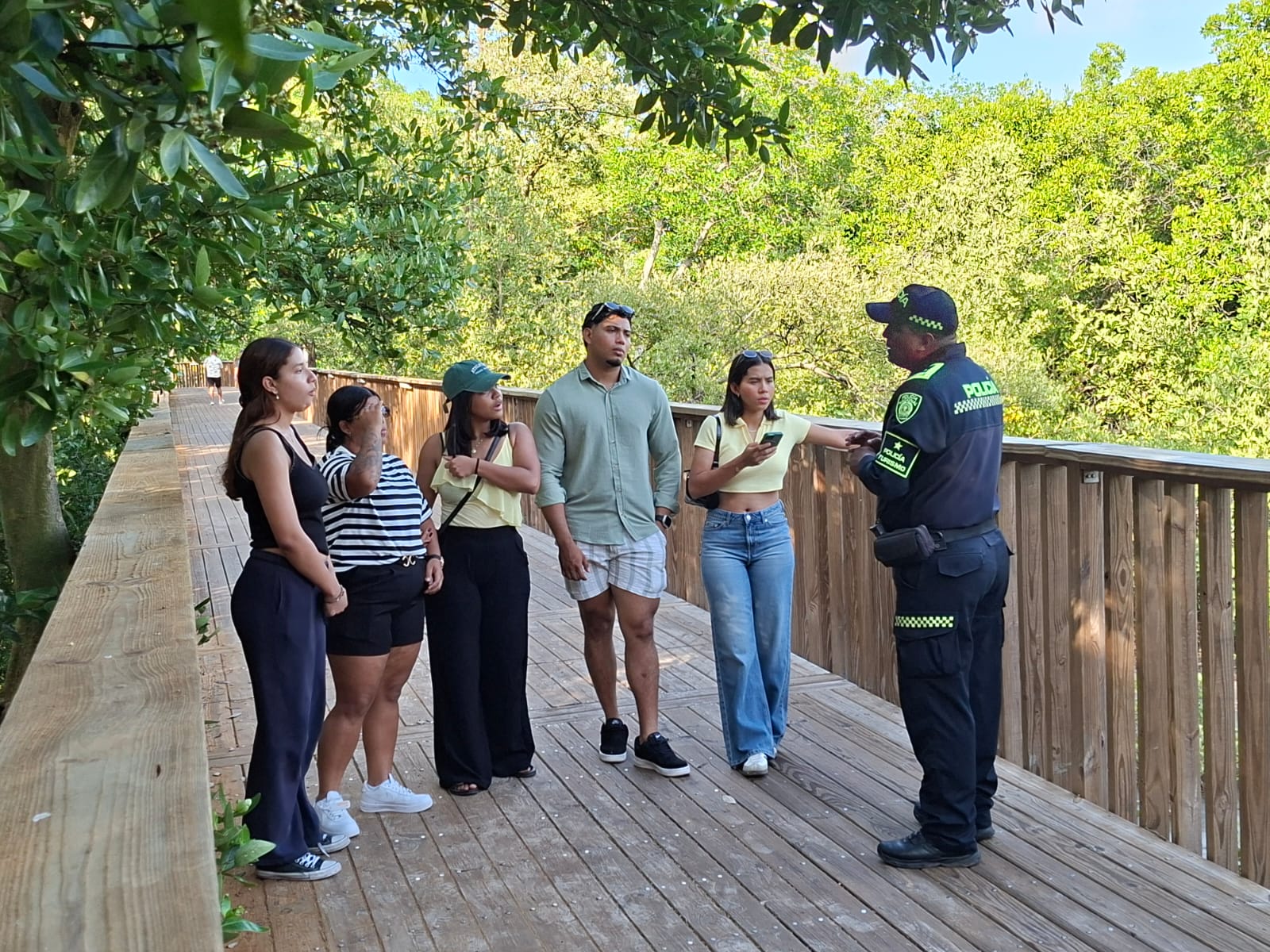 Policía impulsa campaña ‘Turismo Sano y en Paz’ en la Ciénaga de Mallorquín