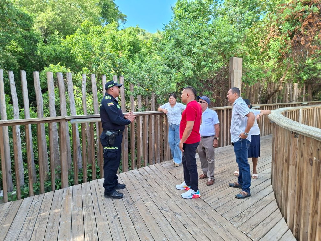 Policía impulsa campaña ‘Turismo Sano y en Paz’ en la Ciénaga de Mallorquín