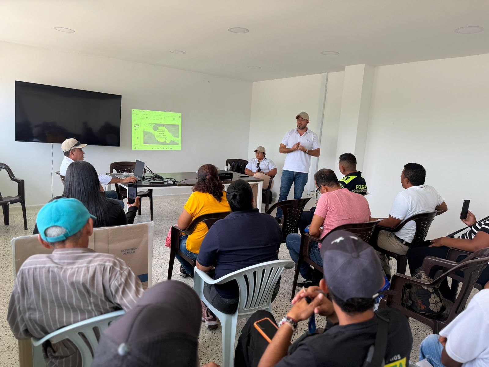 AQsur y autoridades crean comité para frenar conexiones ilegales de agua en Manatí y Candelaria