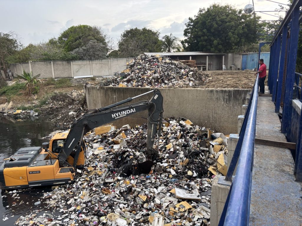 Barranquilla refuerza limpieza de arroyos ante inicio de temporada de lluvias y retiro de más de 500 toneladas de residuos