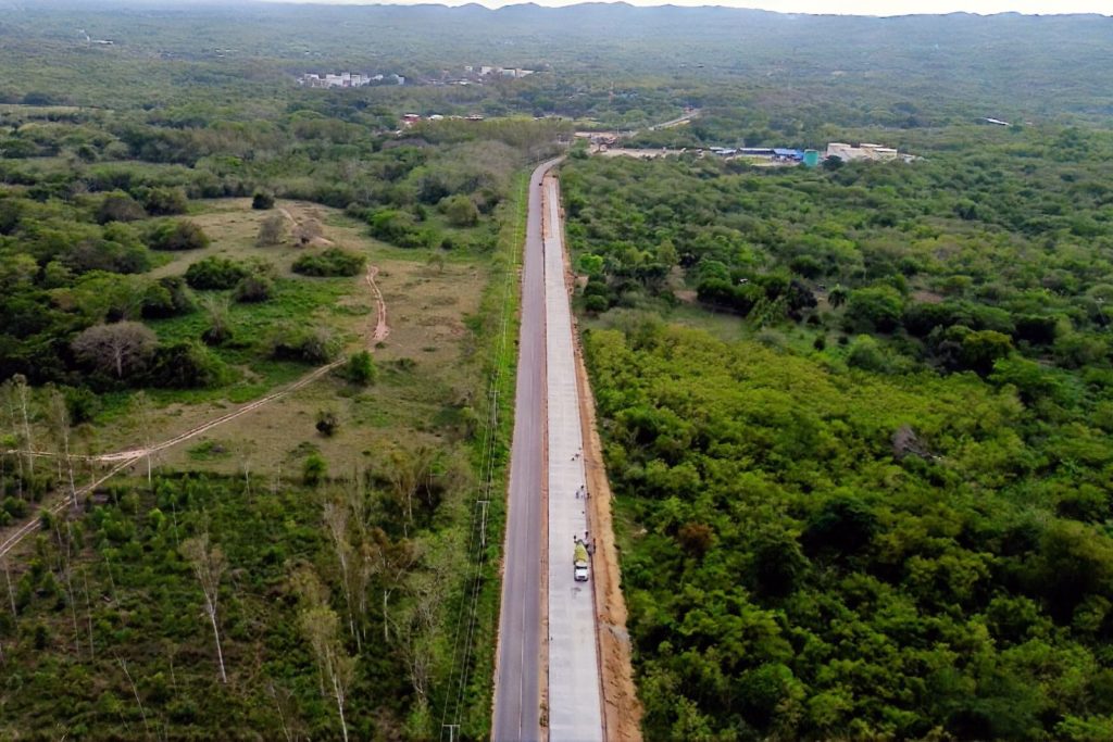 Atlántico impulsa su conectividad con obras viales clave en Juan Mina y Caracolí