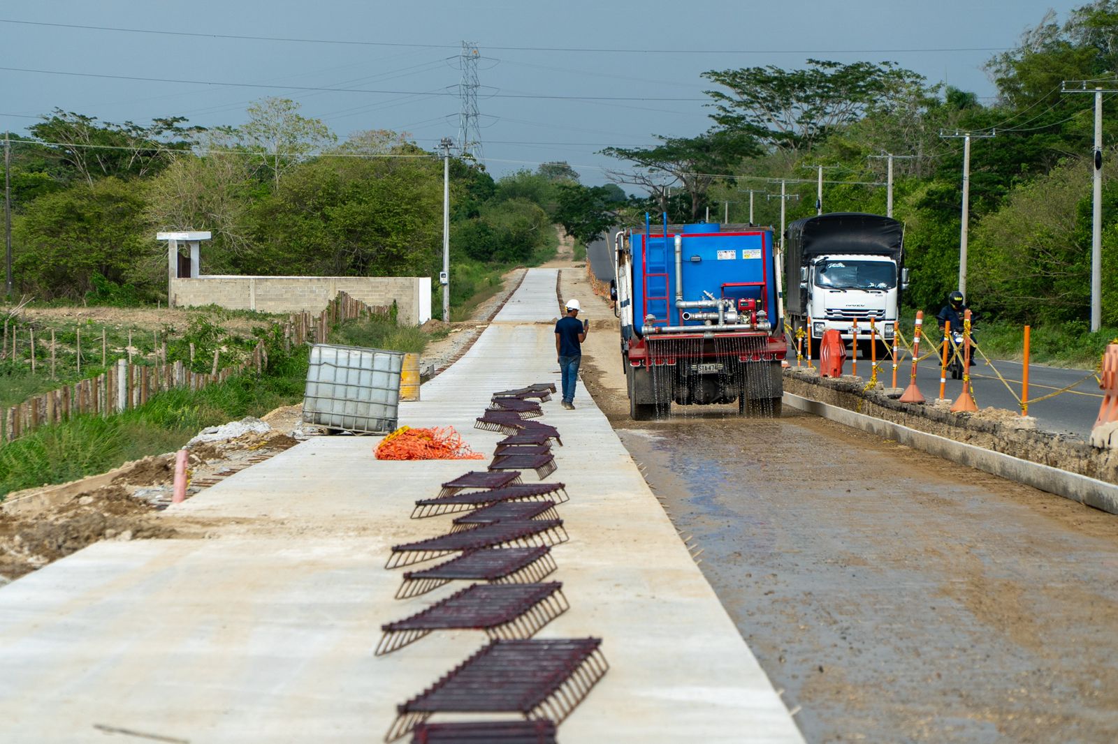 Atlántico impulsa su conectividad con obras viales clave en Juan Mina y Caracolí