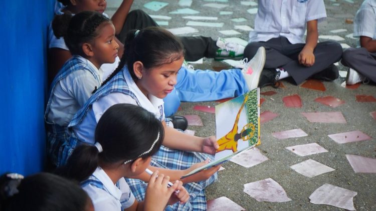 Barranquilla fortalece la lectura en colegios: 7 de cada 10 niños alcanzan niveles adecuados