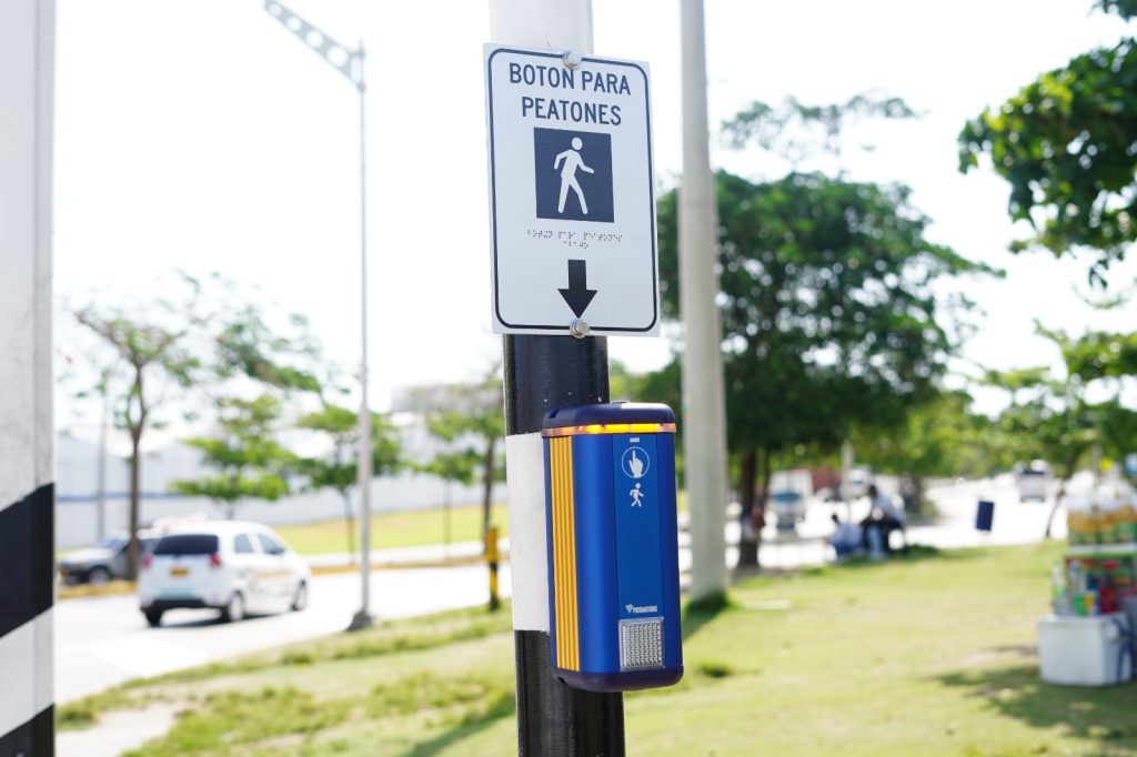 Barranquilla instala 16 botoneras peatonales para mejorar la seguridad vial e inclusión