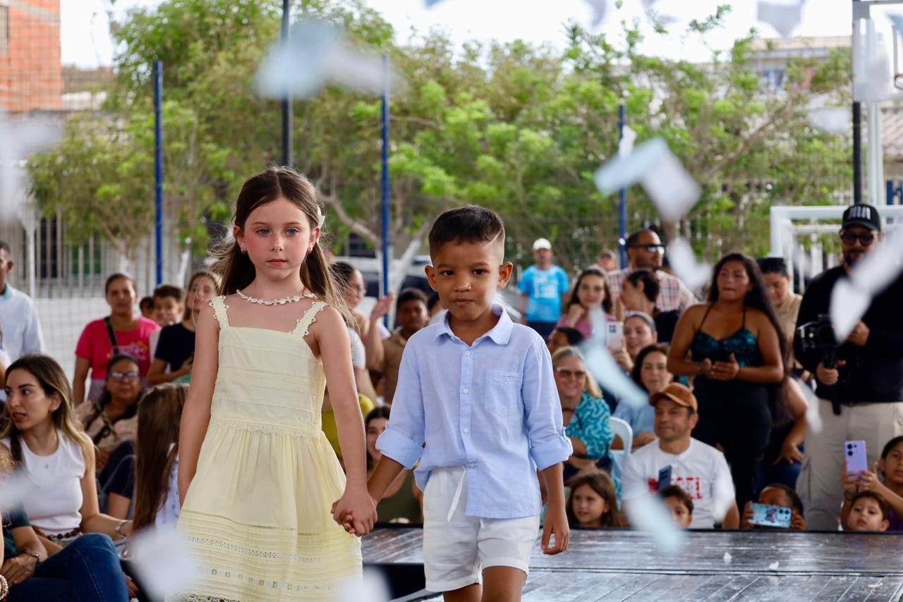 Niños protagonizan desfile de moda infantil en Barranquilla durante celebración del Día del Niño y los 213 años de la ciudad