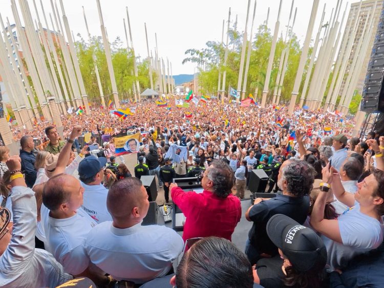 Cinco millones de firmas: la meta de Petro para el 20 de julio con la constituyente