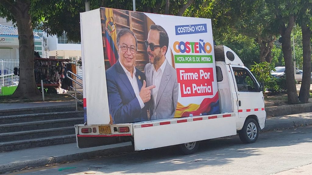 Pacto Histórico rechaza uso de imagen de Gustavo Petro en publicidad de campaña de Abelardo de la Espriella en Barranquilla