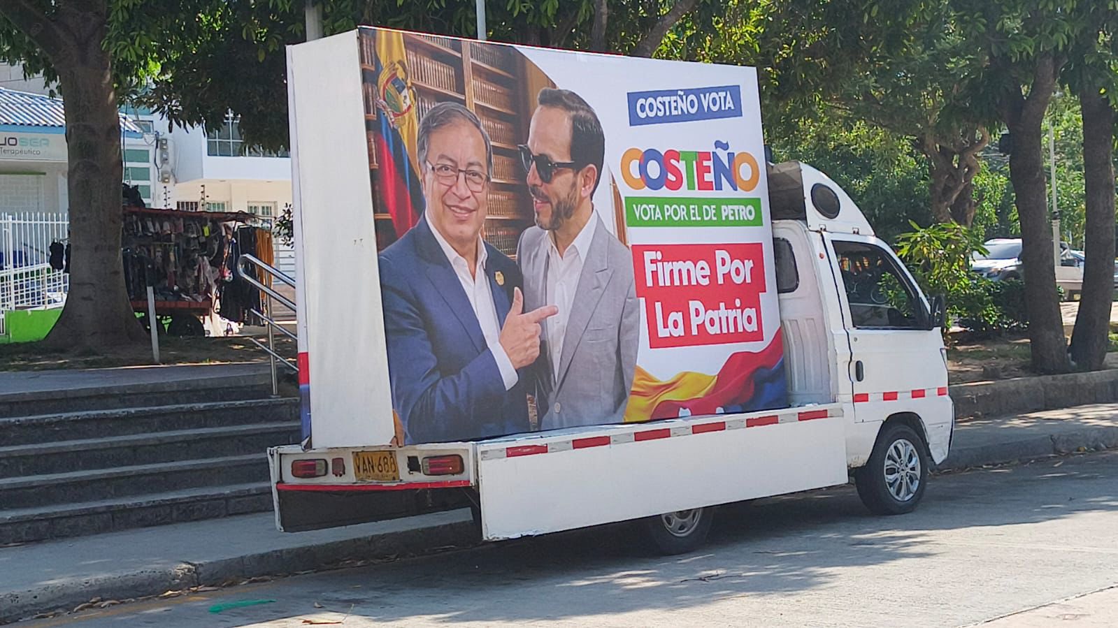 Pacto Histórico rechaza uso de imagen de Gustavo Petro en publicidad de campaña de Abelardo de la Espriella en Barranquilla