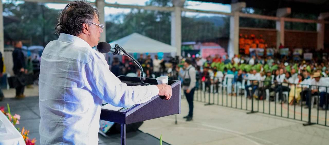 Petro critica fallo de la Corte Suprema sobre baldíos y convoca movilización rural