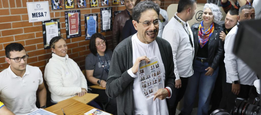 Iván Cepeda votó en Bogotá y expresó confianza en una victoria del progresismo en primera vuelta