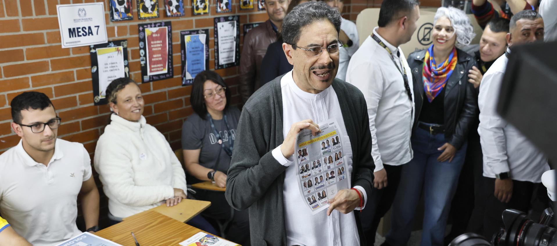Iván Cepeda votó en Bogotá y expresó confianza en una victoria del progresismo en primera vuelta