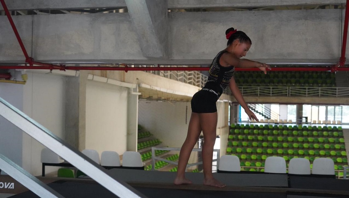 Gimnasta Antonella Álvarez entrena en España y eleva su nivel internacional