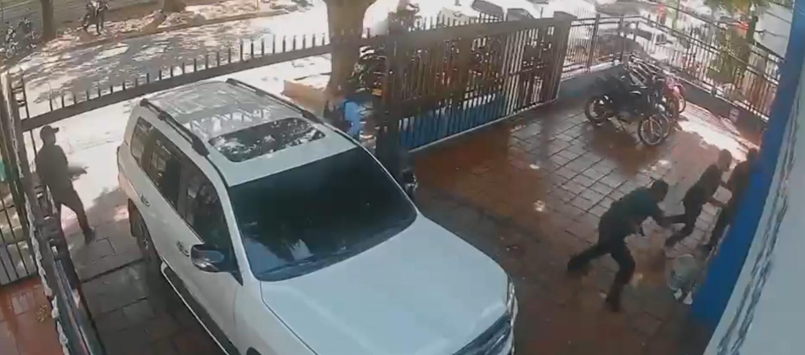 Video revela cómo ocurrió el atentado contra Raúl Montes en el norte de Barranquilla: un muerto y varios heridos