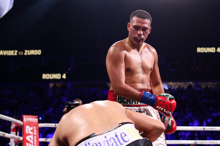 David Benavidez se proclama campeón de peso crucero tras noquear a Gilberto «Zurdo» Ramírez